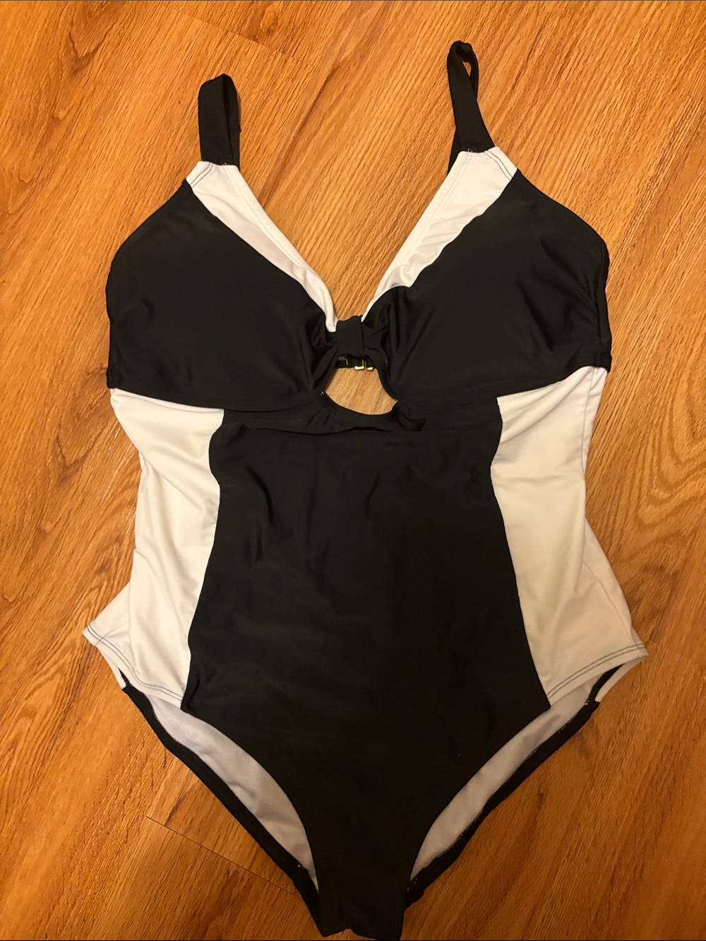 ADORE ME Black and White One-Piece Swimsuit with Keyhole Detail - Size 2X